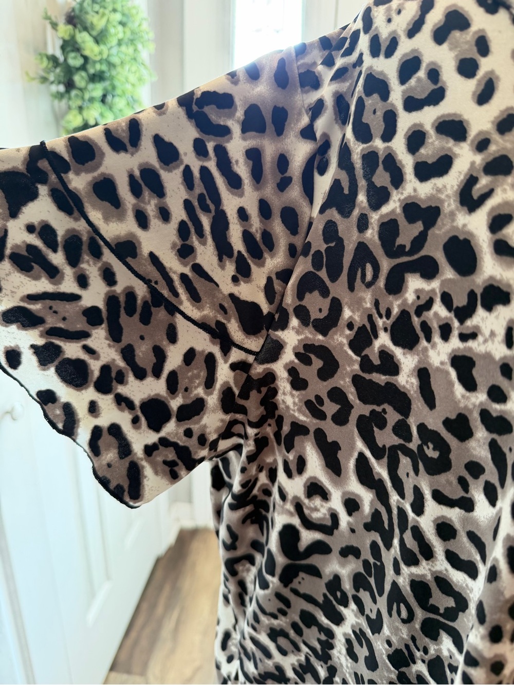 Leopard Print Short Sleeve Women's Top - Taupe/Black - Picture 4 of 5